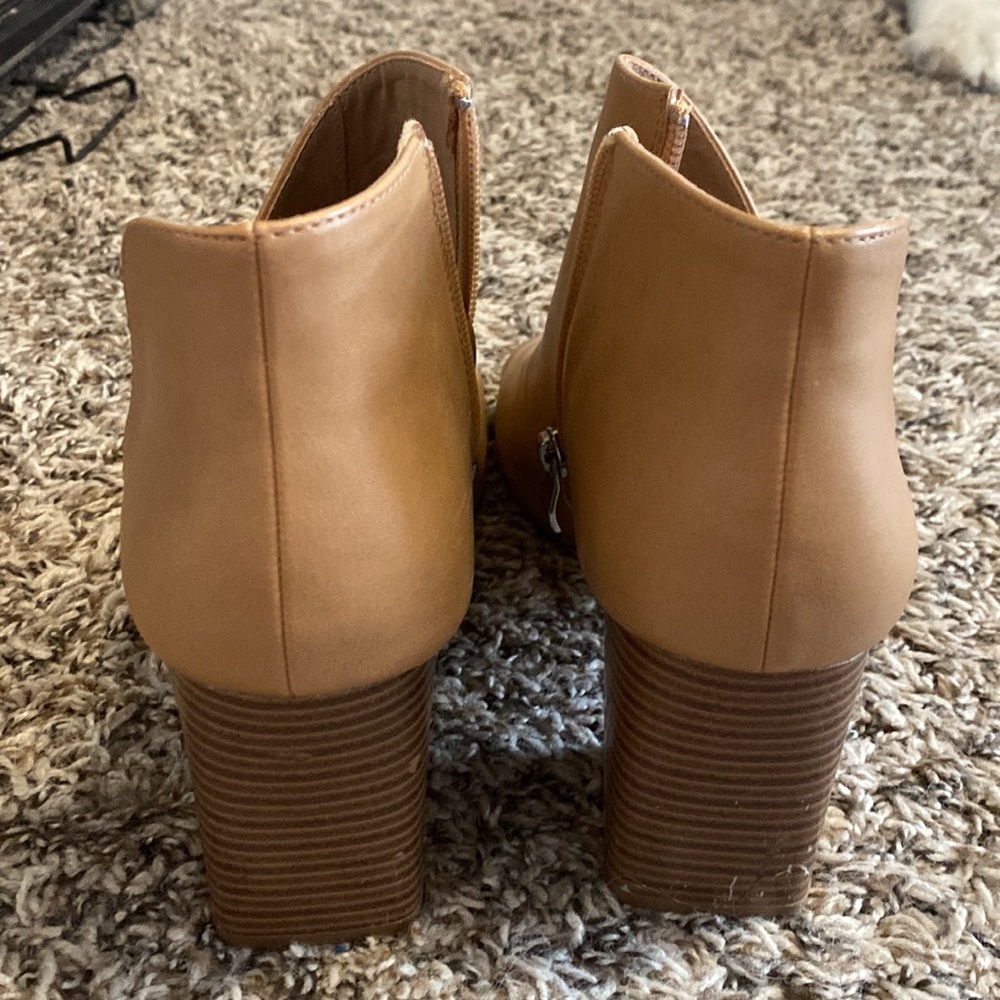 Tan Heels - Picture 4 of 6